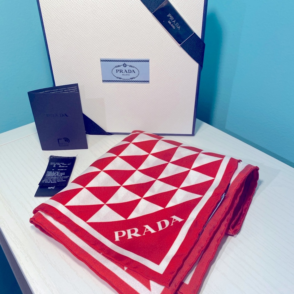 ❤️Prada Red and White Silk Scarf with original box - Picture 4 of 5